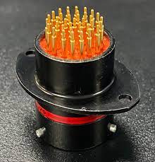 Connettore Motorsport 37 vie p.m. a saldare rosso